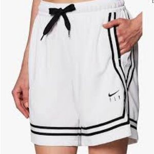 Women’s Nike Fly Crossover Basketball Shorts 
Black & White
